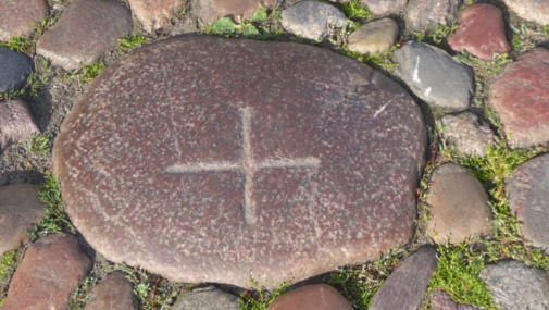 Uelzer Winterevent - Stein mit Kreuz - Lüneburger Pranger